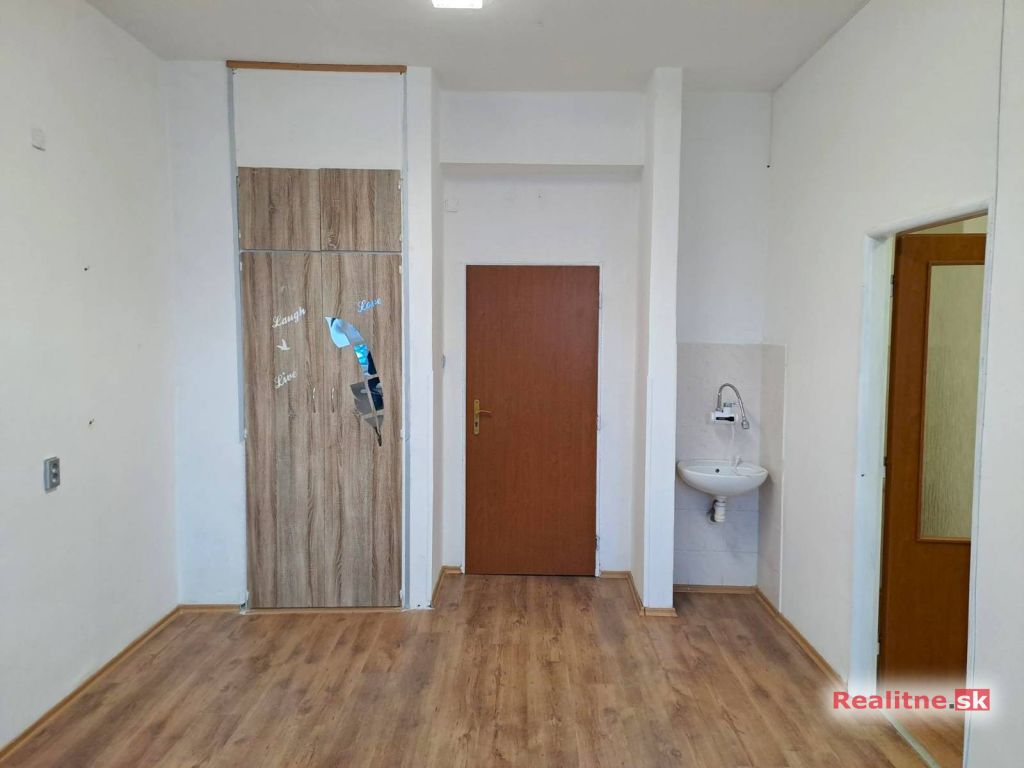 Kancelárske priestory na prenájom 28 m2, Poprad - Západ