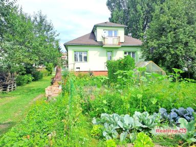 REZERVOVANÉ - Rodinný dom s veľkou záhradou v tichej lokalite pri centre, Poprad - Západ