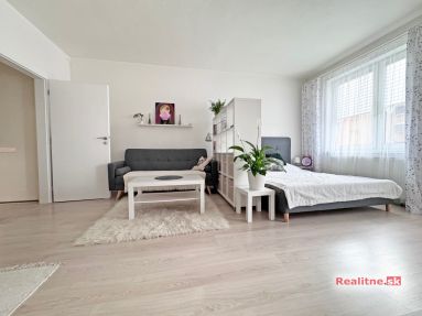 1 izbový byt - garsónka s balkónom na predaj, Bratislava - Petržalka