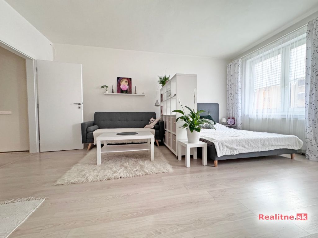1 izbový byt - garsónka s balkónom na predaj, Bratislava - Petržalka