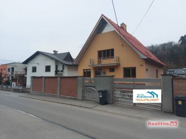 Prenájom  -priestranný rodinný dom v tichej lokalite Považskej Bystrice v časti Jelšové.