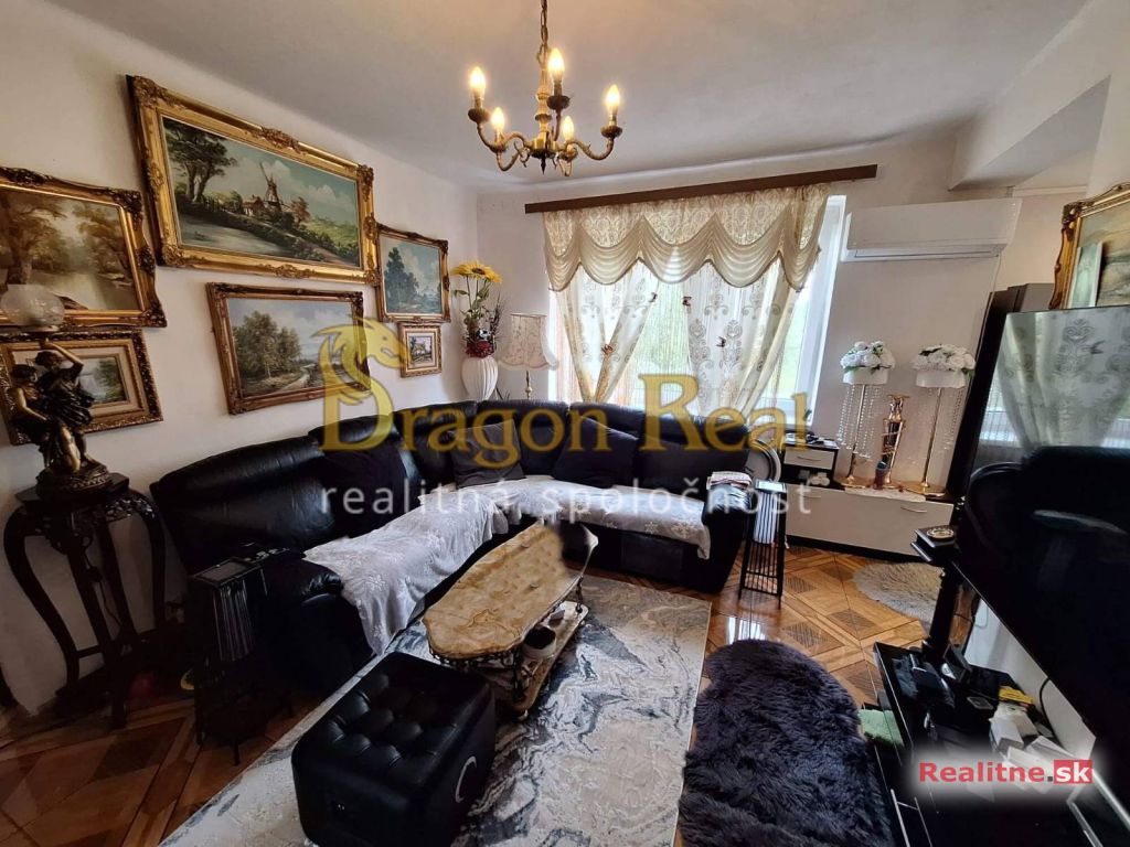 PREDAJ - 3 Izbový byt s balkónom, garážou a záhradkou - BRACOVCE okr. Michalovce