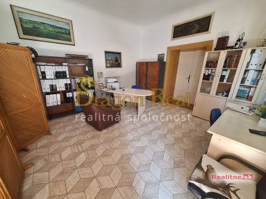 PRENÁJOM – Komerčný priestor v centre mesta – PREŠOV