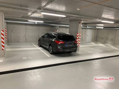 23 parkovanie v garazi Galvaniho