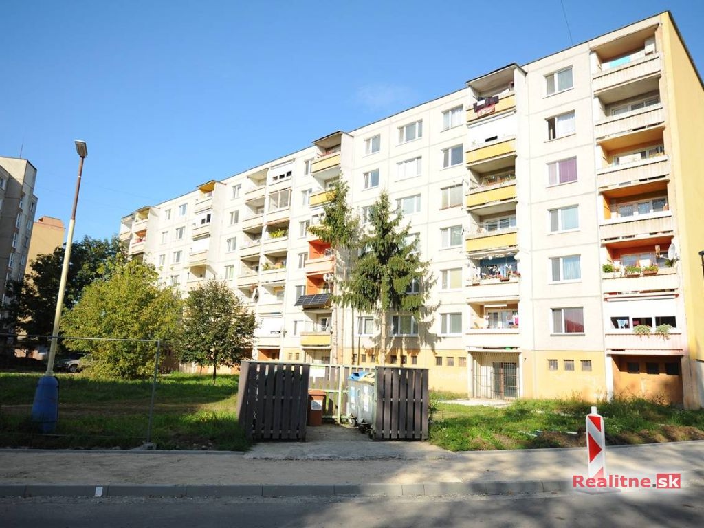 Pekný 3 izbový byt s balkónom 