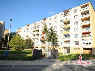 Pekný 3 izbový byt s balkónom 