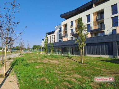 Na prenájom  obchodný priestor – 58 m² Nové Nábrežie - Poprad