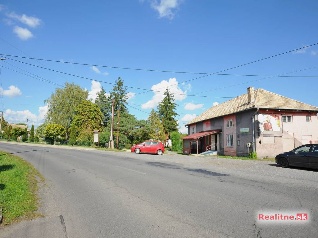 HOSTINEC NA PREDAJ v strede dediny