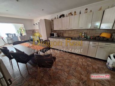 01 PREDAJ - Rodinný dom s altánkom - DRAHŇOV okr. Michalovce