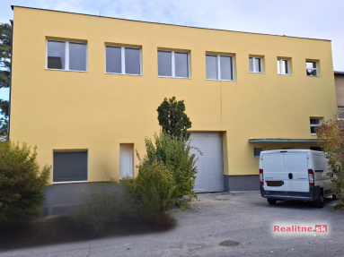 Prenájom zrekonštruovaných kancelárskych priestorov – Teplická ulica, Poprad