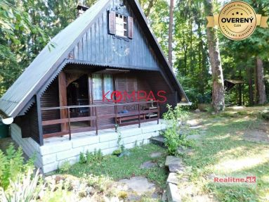  ÚTULNÁ CHATA V STREDE LESA NA SLIAČI, IDEÁLNA NA RELAX S RODINOU
